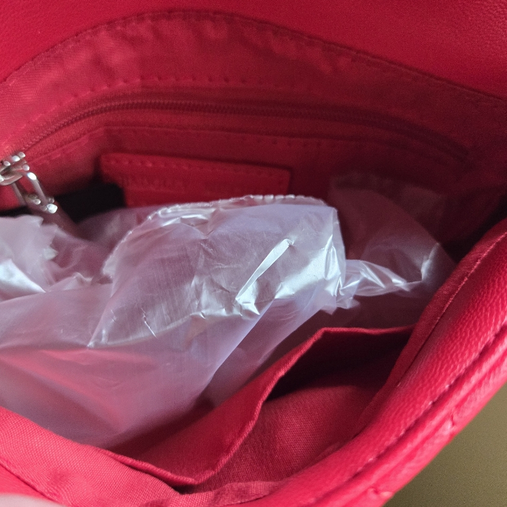 Badgley Mischka Red Quilted Faux Pearl Clutch Party Ready - Picture 6 of 13